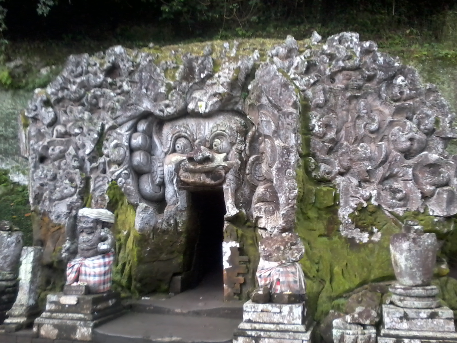goa%20gajah.jpg