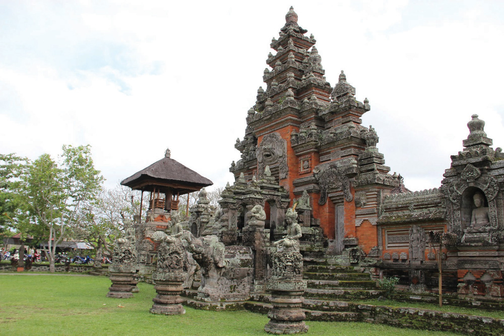Pura-Puseh-temple.jpg