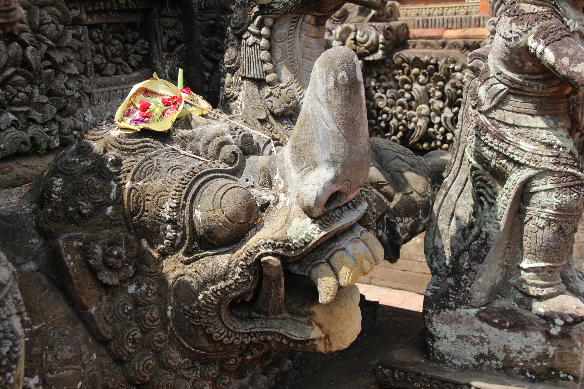 pura-desa-temple-statue-and-offering.jpg